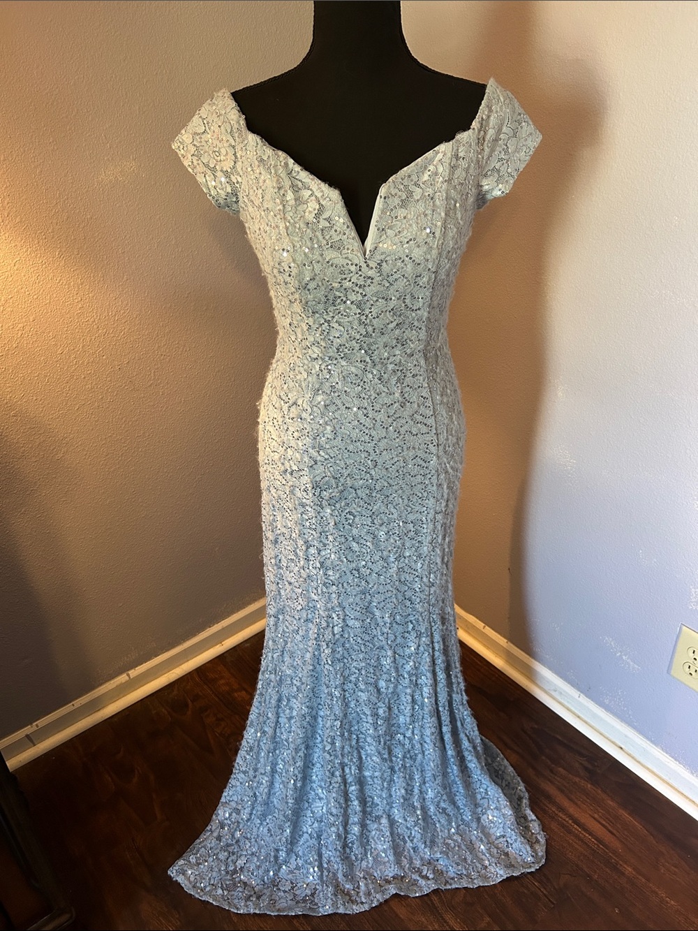 Vince Camaro Women Elegant Off Shoulder Blue Lace Sequins Evening Gown Sz 10